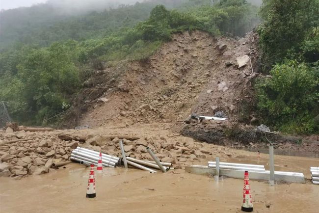 雅西高速泥石流实时更新情况报告