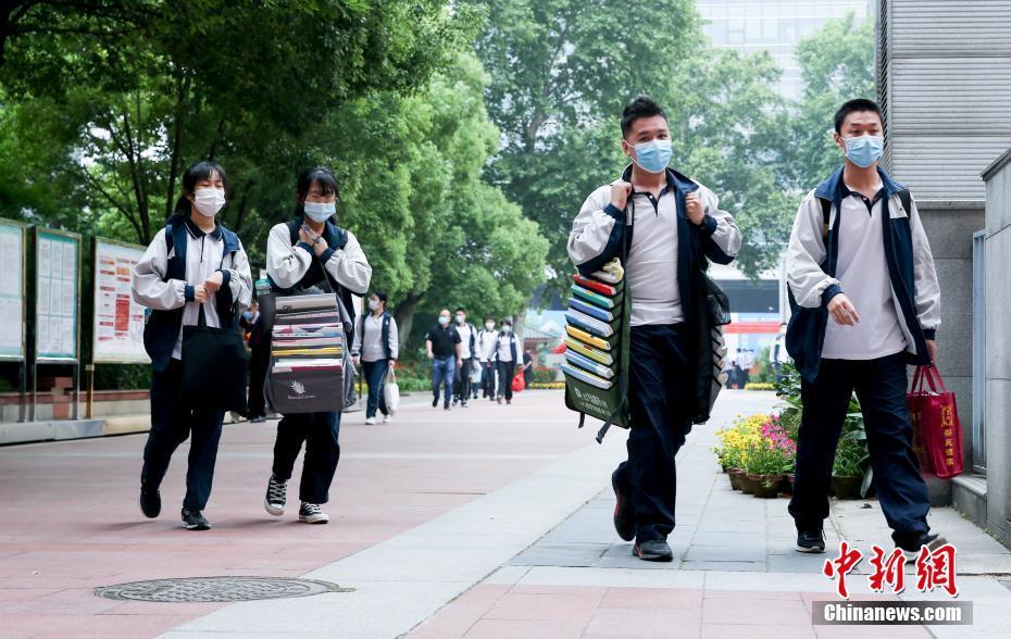 武汉高三学生面临挑战与希望的并存局面